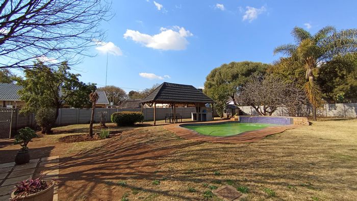 Property #2431859, House For Sale in Wierdapark