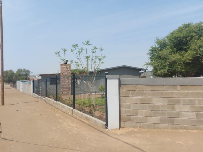 Keetmanshoop properties for sale