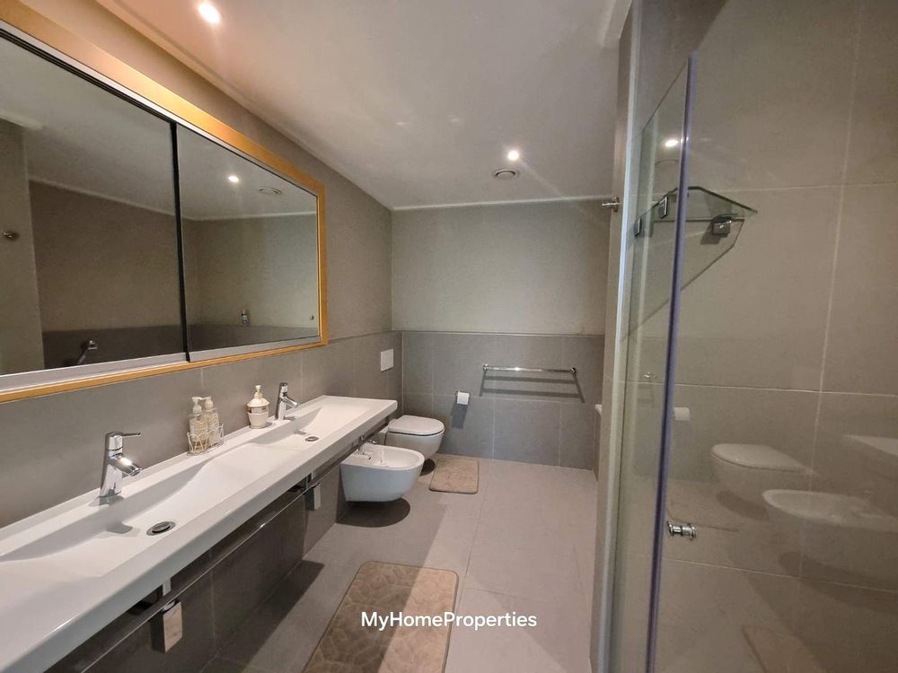 En-suite bathroom to bedroom 1