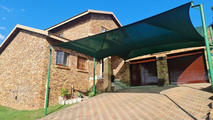 Nelspruit Central: Spacious 3-Bed House with Ample Parking, Near Schools and Shopping