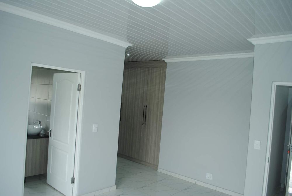 En-suite and walk in closet