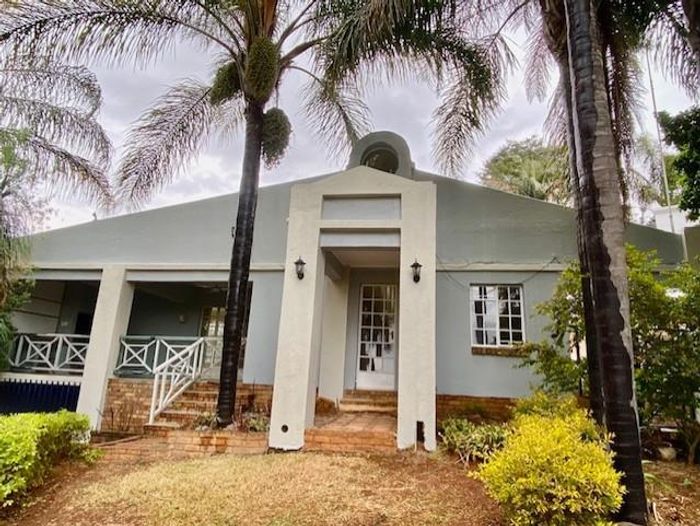 To Rent: 4-Bedroom House in Moreleta Park with garden, study, and braai area.