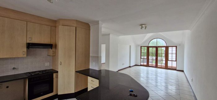 Edenburg Apartment To Rent: 2 beds, pool access, fiber-ready, entertaining space.