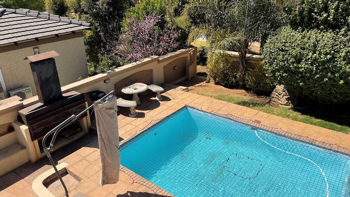 Property #2394384, House For Sale in Blue Valley Golf Estate