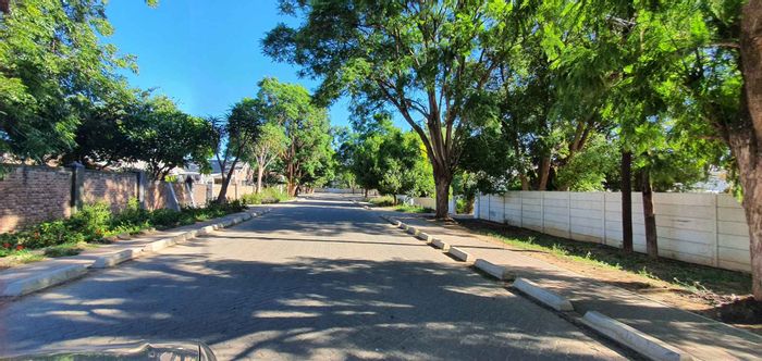 Kirkwood Central House For Sale: 3 beds, security features, spacious garden, investment potential.