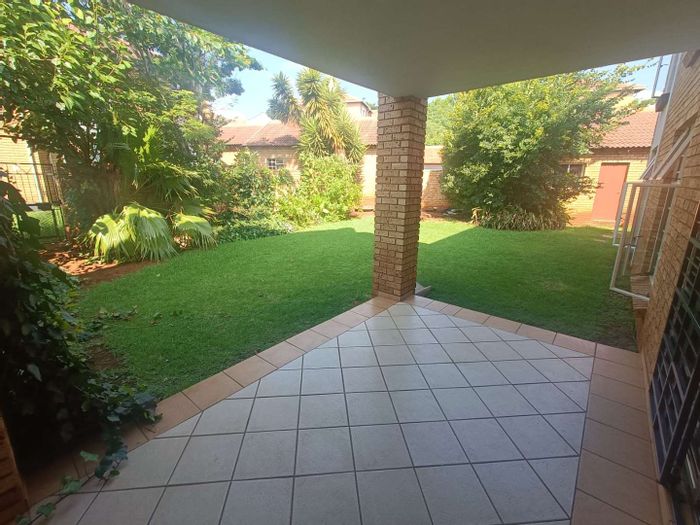 Stunning 3-Bed Townhouse For Sale in Die Hoewes, No Loadshedding!