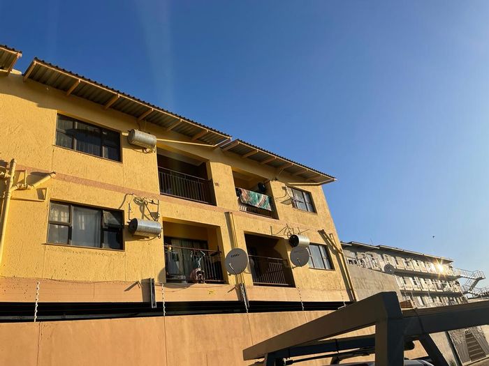 Katutura Apartment For Sale: 2 Beds, 1 Bath, Open Plan, Covered Parking, Secure