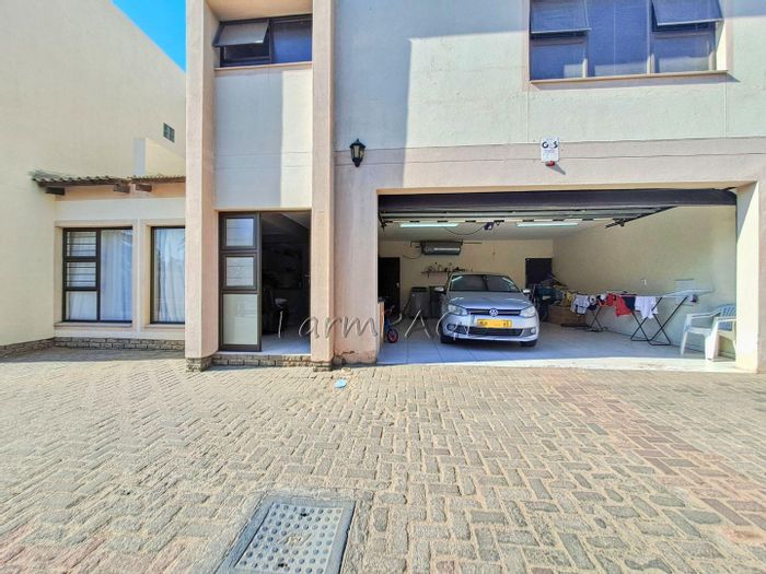 Property #2267214, Townhouse for sale in Walvis Bay Central