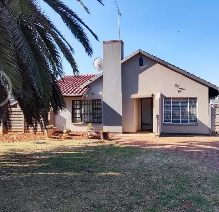 For Sale: Birch Acres House with 4 bedrooms, pool, garage, near schools and mall.