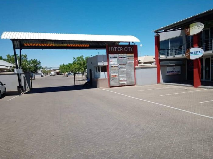 Industrial Unit To Rent in Southern Industrial Area, 367m², tiled, strong room.