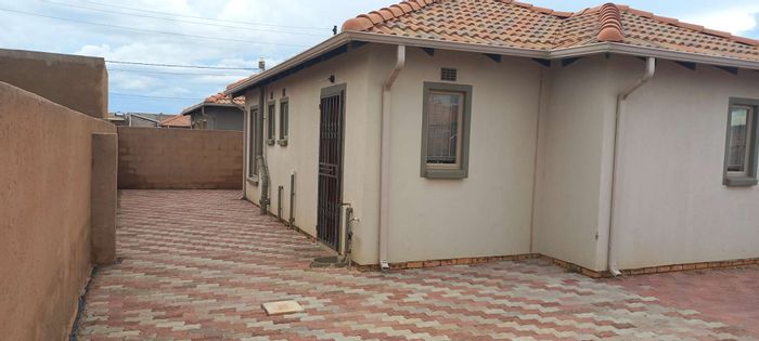 Property #2176337, House for sale in Mahube Valley