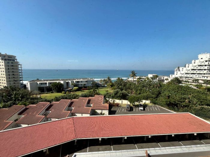 Fully furnished 3-bedroom apartment in Umhlanga Central with ocean views, pool access.