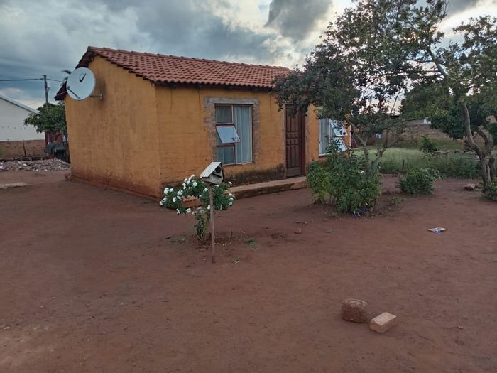 House for Sale in Soshanguve South: 2 Bedrooms, spacious yard, near schools and shops.