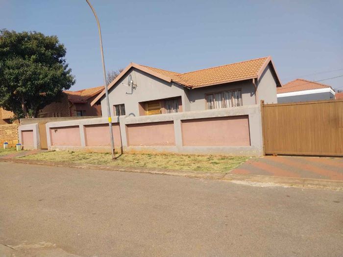 Property #2189202, House for sale in Spruit View Ext 1