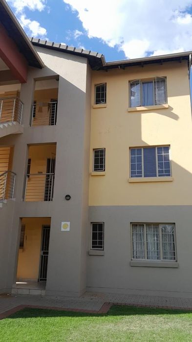 2-bedroom apartment in Monavoni with carports, water included, fibre ready. To Rent.