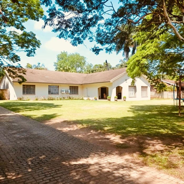 Spacious House for Sale: 4 Bedrooms, Pool, Office in Pongola Central!