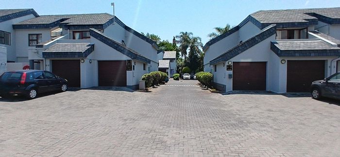 Lakefield Townhouse For Sale: 3 Beds, Pool, Tennis Court, Secure Living.