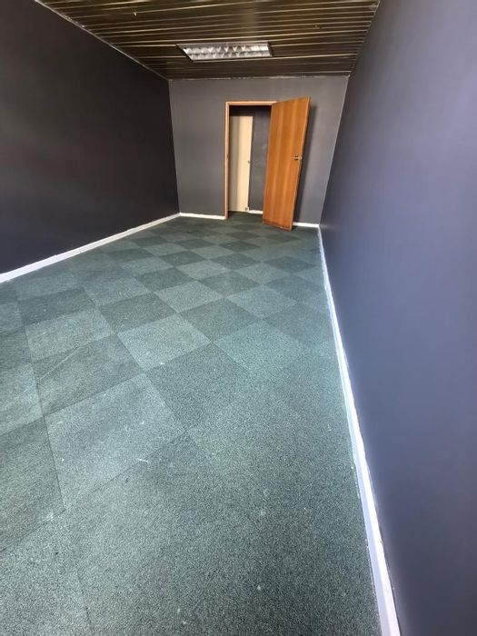 North End Business Space To Rent: Flexible layout, prime location, easy transport access.