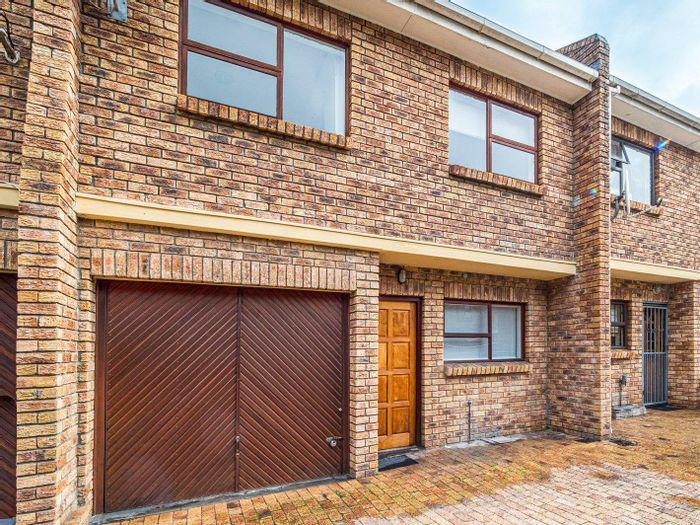 Modern 3-Bedroom Townhouse for Sale in Secure Wynberg Complex – Ideal Location!