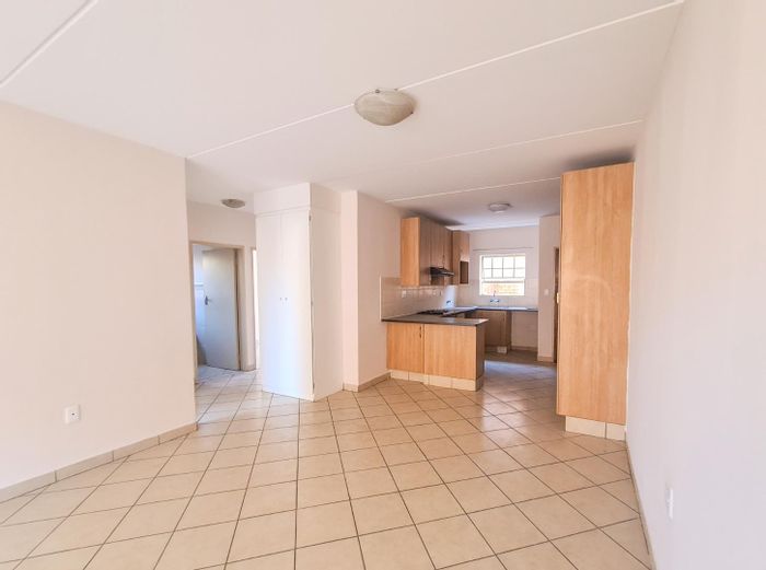 Hazeldean Apartment To Rent: 3 beds, pool access, security, loadshedding-free.