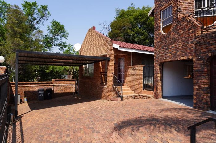 Mulbarton House For Sale: Spacious home with pool, gym, braai area, and maid's quarters.