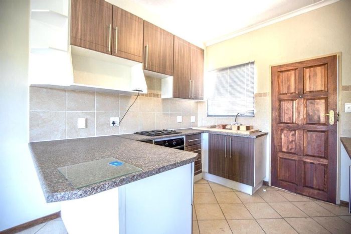 Property #2267411, Townhouse rental monthly in Mooikloof Ridge