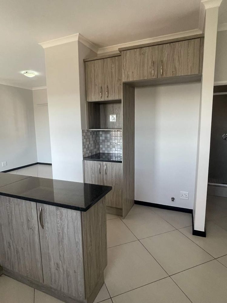 Modern 2Bed Apartment with Balcony & Braai in Buhrein Estate For Sale