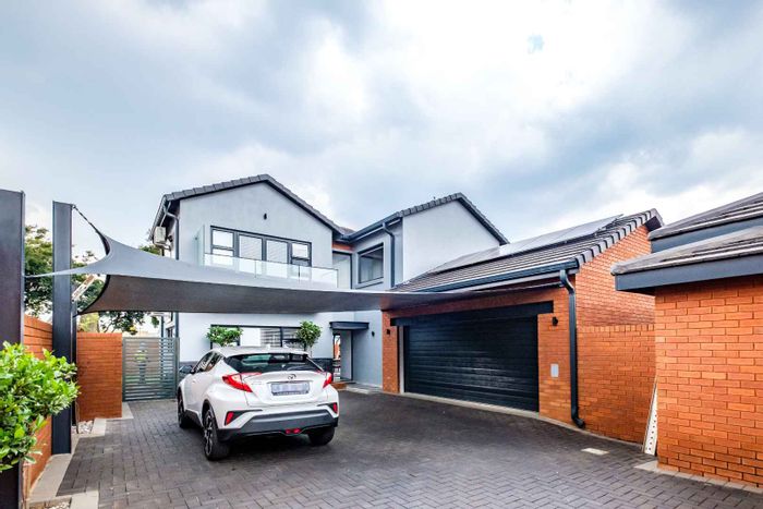 For Sale: Townhouse in Sunward Park with pool, garden, and double security.