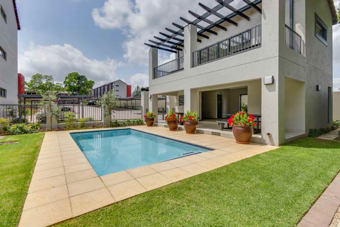 Bryanston Apartment To Rent: 2 beds, clubhouse, pool, inverter, secure living.