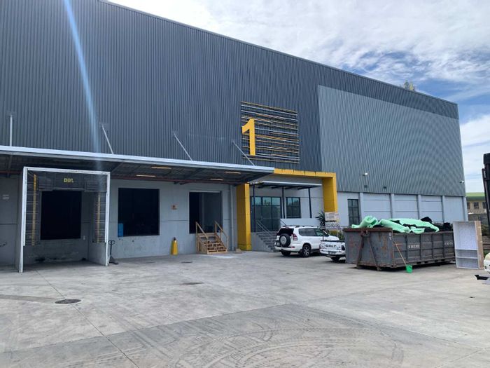 A-Grade Industrial Warehouse To Rent in Airport Industria with 14m Eaves Height.