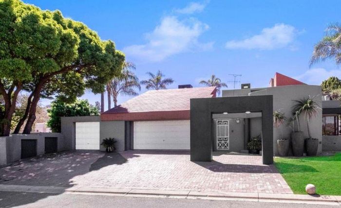 House To Rent in Fourways Gardens: 4 Bedrooms, Pool, Clubhouse, Secure Estate Living.