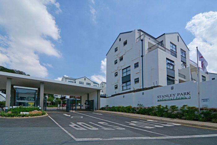 2-Bedroom Apartment For Sale in Oakdene with Gym, Pool, and Clubhouse Access.