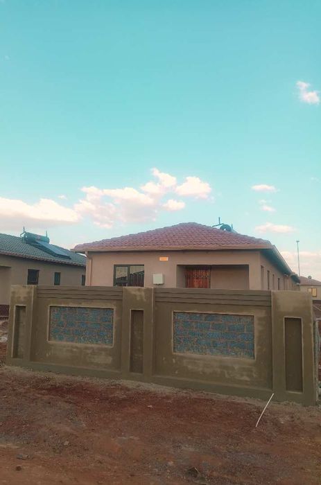 3-Bedroom House To Rent in Dawn Park with built-in wardrobes and 2 bathrooms.