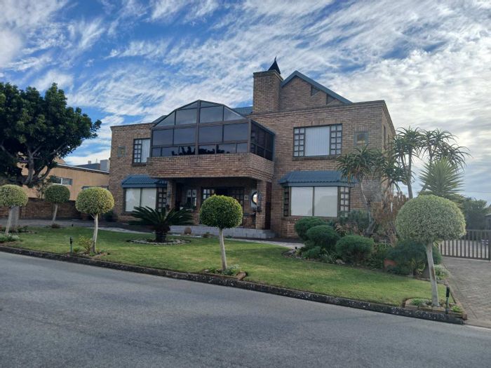 For Sale: Spacious 5-bedroom house in Still Bay West with garden, braai area.