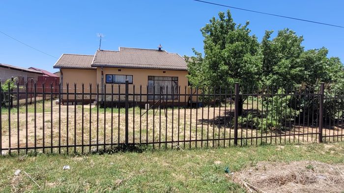 3-Bedroom House in Botshabelo For Sale with fireplace, large yard, and potential.