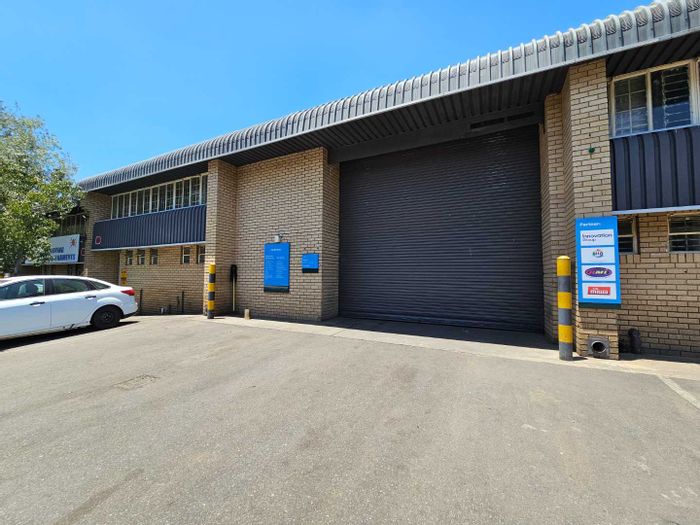 Industrial Unit To Rent in Meadowdale: 700.99sqm, 3Phase Power, Truck Access.