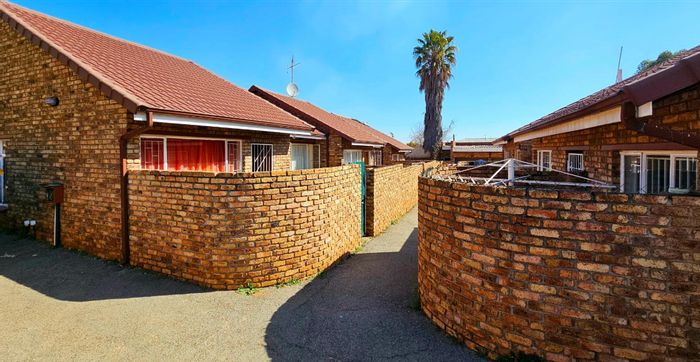 Property #2190884, Townhouse for sale in Krugersdorp