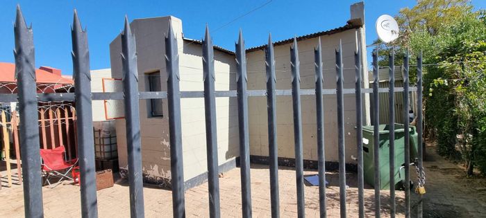 Katutura House for Sale: 2 Bedrooms, Needs TLC, Affordable Price!
