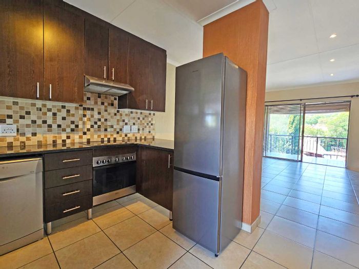 Mulbarton Townhouse To Rent: 3 Bedrooms, 2 Bathrooms, Pool, Prepaid Electricity.