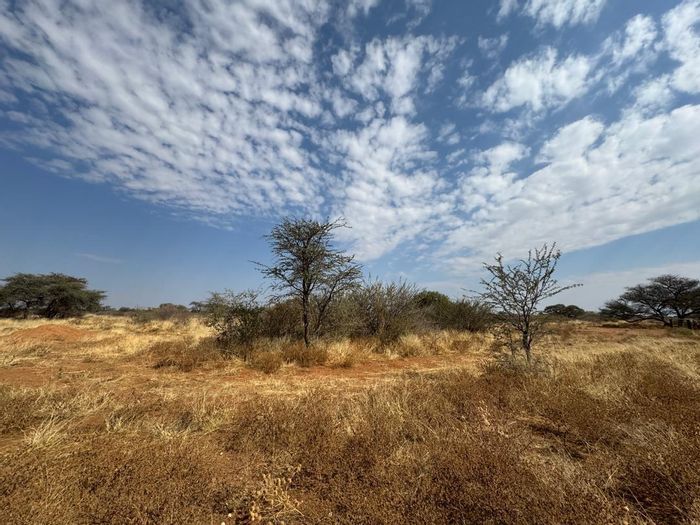 Hochfeld Central Small Holding For Sale: Boreholes, free-standing land, no HOA.