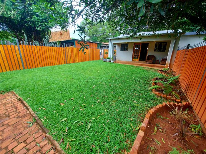 Cottage to Rent in Rietondale: Private garden, WiFi included, near universities.