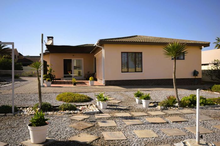 House for Sale in Hage Heights: 3 Bedrooms, Near Beach, Spacious Garden