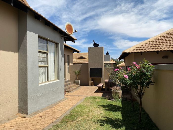 Property for sale Woodland Hills Wildlife Estate Bloemfontein Retha