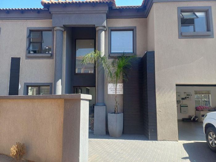 Glen Marais Cluster For Sale: 4 beds, pool, granny flat, double garage.
