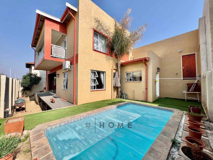 Kleine Kuppe House For Sale: 4 Bedrooms, pool, double garage, and security features.