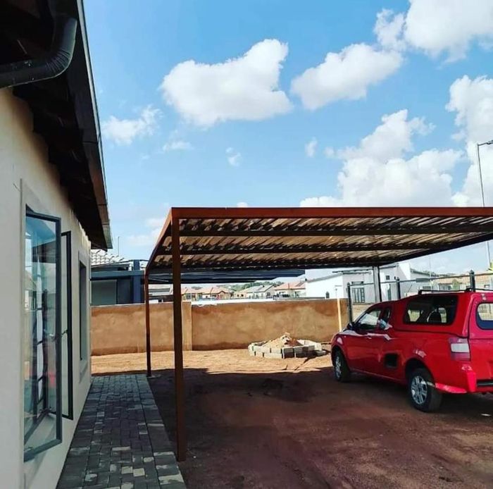 Klerksoord House To Rent: 2 bedrooms, carport, near Rosslyn Industrial and malls.