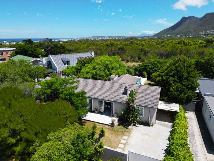 Sandbaai House For Sale: Spacious 4-bed home with pool, studio flat, and beach access.