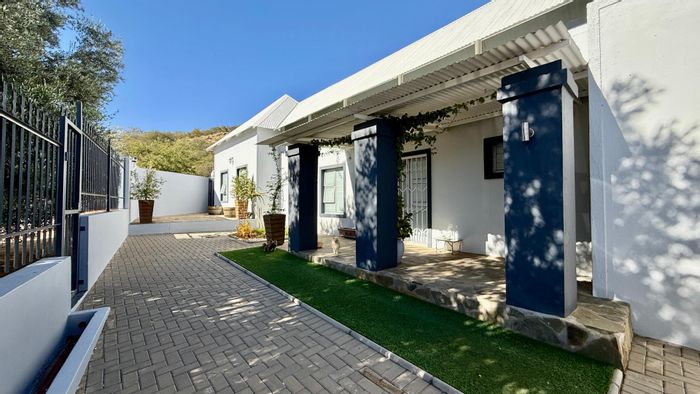 Elisenheim House For Sale: 3 beds, pool, flat, BBQ area, double garage.