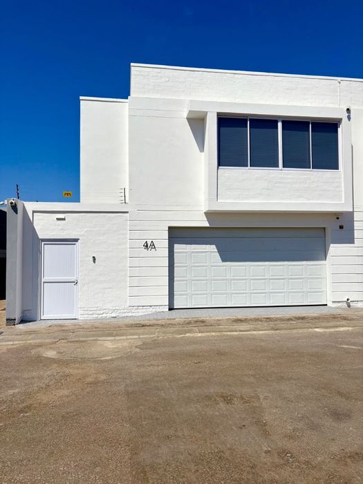 For Sale: House in Fairways Estate with 4 bedrooms, indoor pool, and security features.