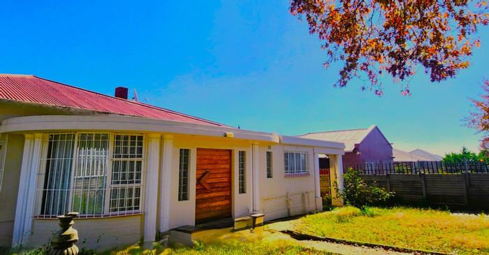 For Sale: House in The Hill with garden, parking for 10, and hobby room.